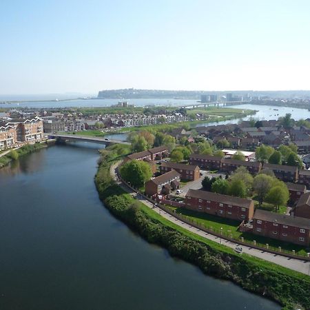Century Wharf Apartments By Urban Space Cardiff Buitenkant foto