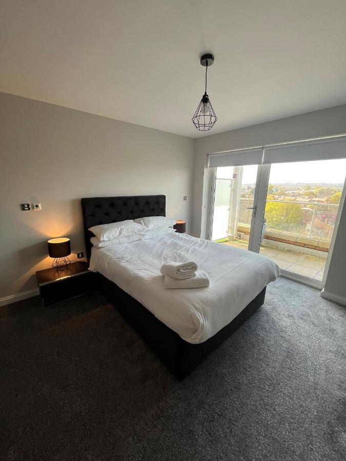 Century Wharf Apartments By Urban Space Cardiff Buitenkant foto