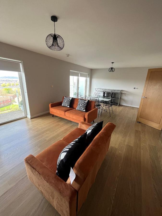 Century Wharf Apartments By Urban Space Cardiff Buitenkant foto