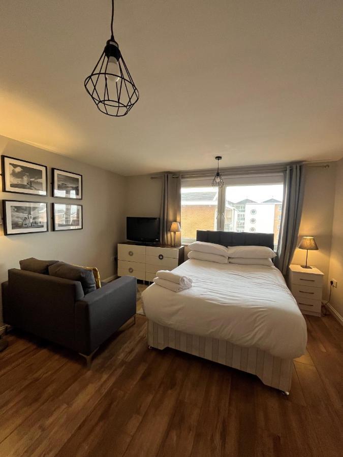 Century Wharf Apartments By Urban Space Cardiff Buitenkant foto