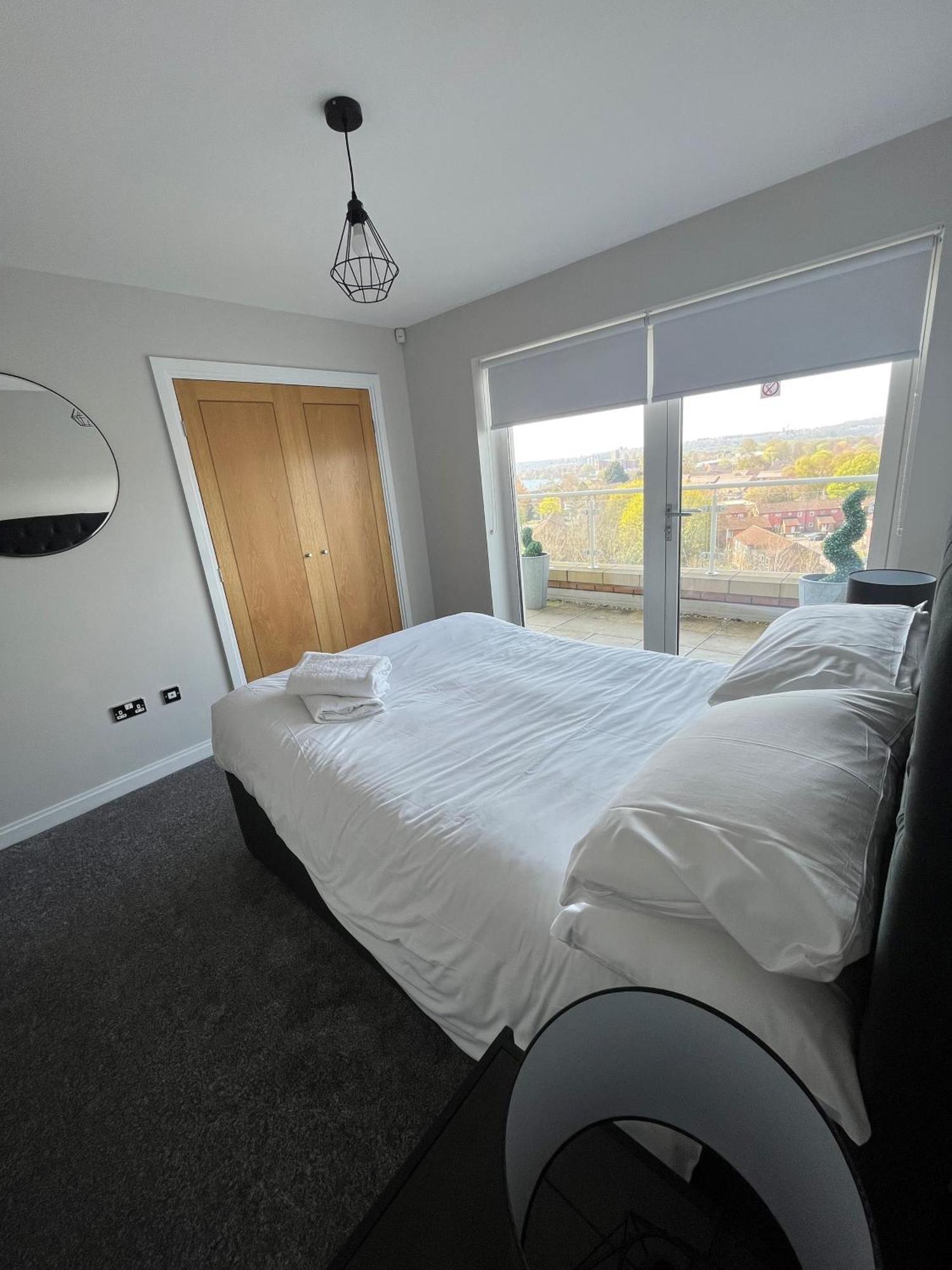 Century Wharf Apartments By Urban Space Cardiff Buitenkant foto