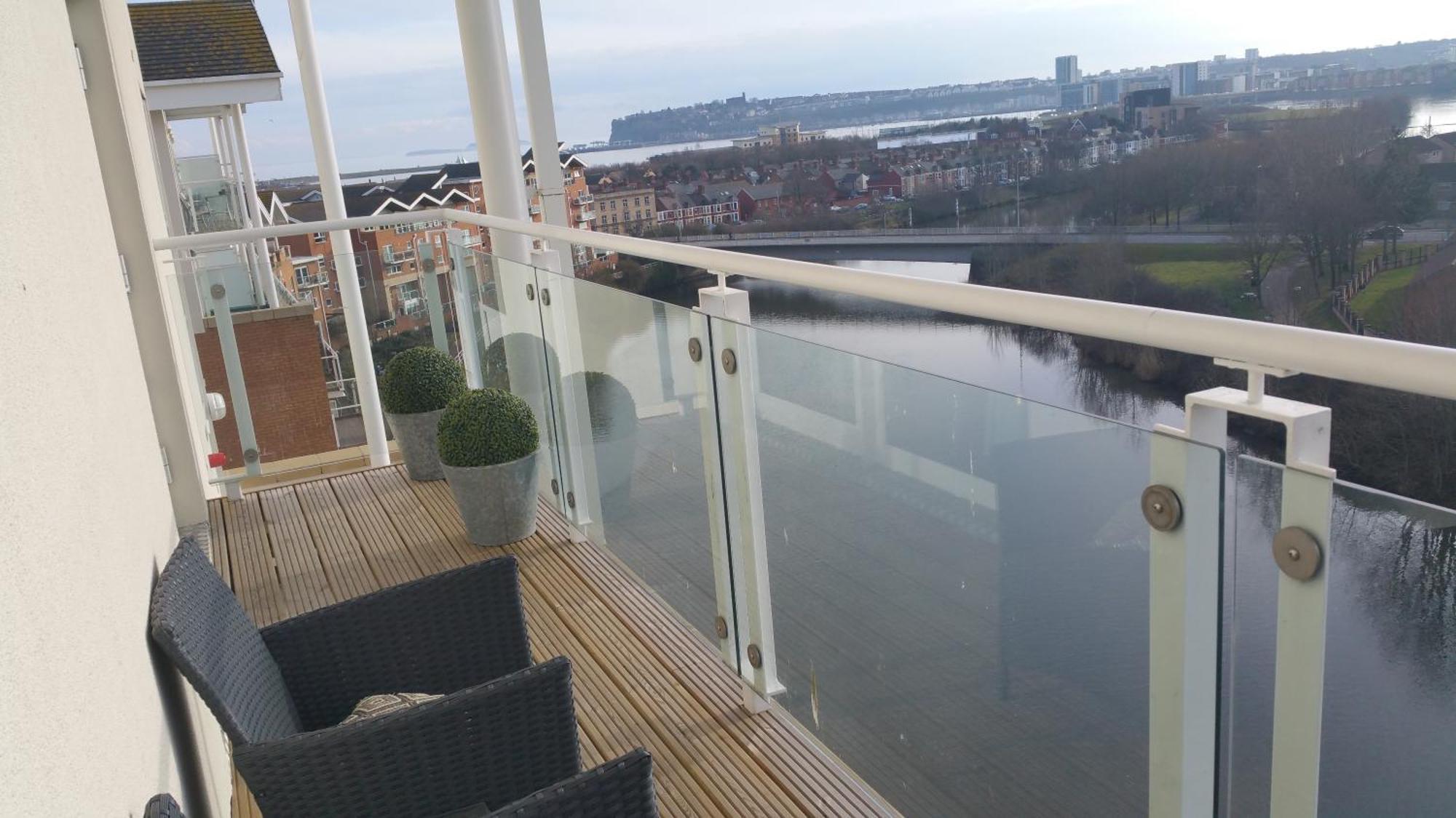 Century Wharf Apartments By Urban Space Cardiff Buitenkant foto